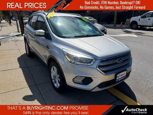 Used 2017 Ford Escape Titanium image 1