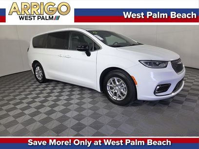 New 2026 Chrysler Pacifica Select