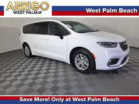New 2026 Chrysler Pacifica Select FWD image 1