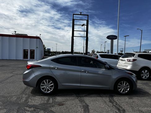 Used 2014 Hyundai Elantra SE w/ Option Group 02 FWD image 6