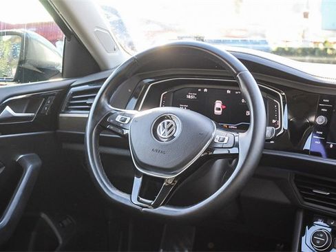 Used 2019 Volkswagen Jetta SEL Premium image 19
