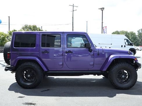 Used 2017 Jeep Wrangler Unlimited Sahara AWD/4WD image 4