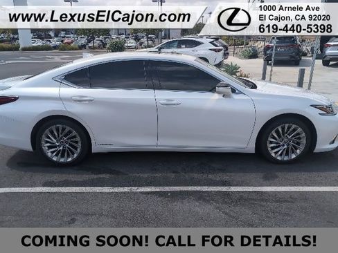 Used 2019 Lexus ES 300h w/ Accessory Package FWD image 3