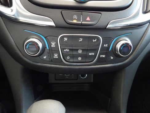 Used 2024 Chevrolet Equinox LT w/ LPO, Floor Liner Package image 33