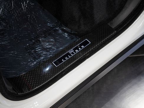 Used 2023 Rolls-Royce Cullinan Black Badge w/ Dark Exterior Package image 29