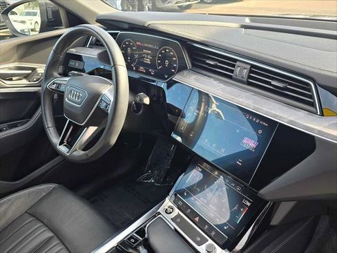 Used 2024 Audi Q8 e-tron Premium image 10