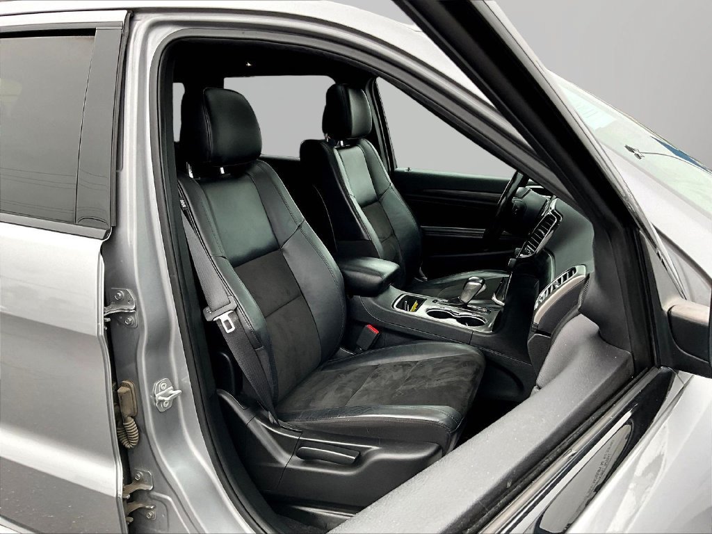 Used 2020 Jeep Grand Cherokee Altitude AWD/4WD image 31