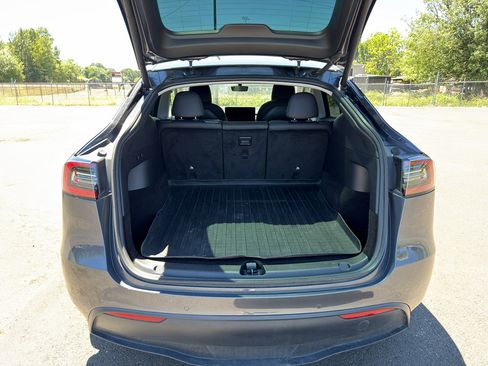 Used 2022 Tesla Model Y Performance AWD/4WD image 9