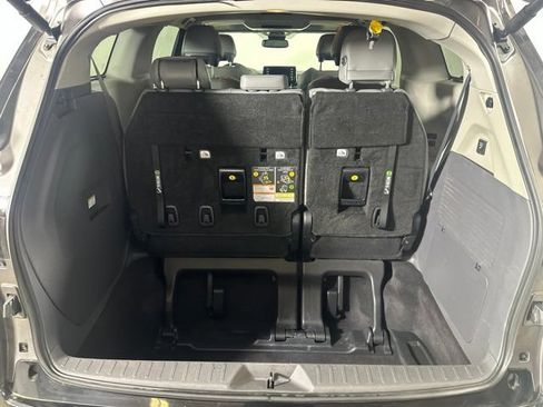 Used 2023 Toyota Sienna Limited AWD/4WD image 10