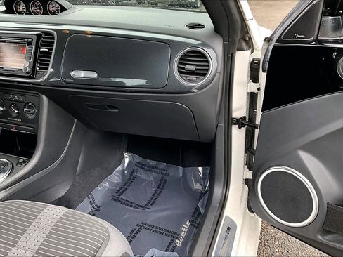 Used 2014 Volkswagen Beetle R-Line image 19