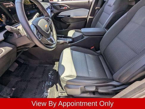 Used 2025 Chevrolet Trax LT w/ LT Convenience Package FWD image 23