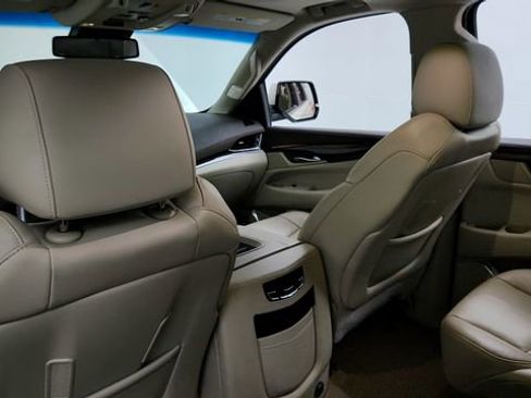 Used 2015 Cadillac Escalade Luxury image 20