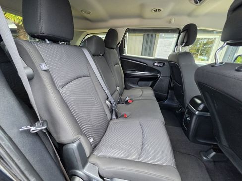 Used 2017 Dodge Journey SXT w/ Comfort/Convenience Group AWD/4WD image 16