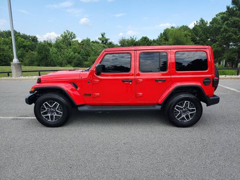 Used 2025 Jeep Wrangler Unlimited Sahara AWD/4WD image 2