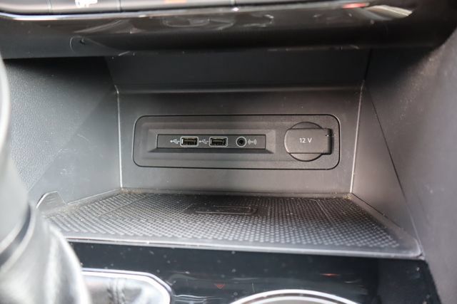 Used 2020 Volkswagen Atlas Cross Sport SEL AWD/4WD image 36