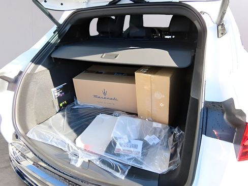 New 2025 Maserati Grecale Folgore image 23