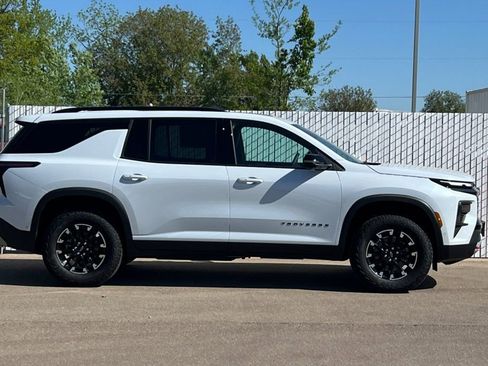 New 2026 Chevrolet Traverse Z71 w/ Enhanced Driving Package AWD/4WD image 3