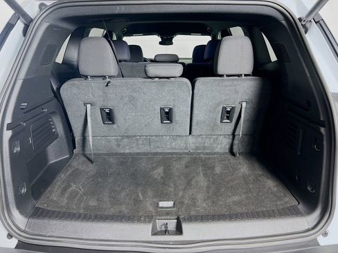 Used 2025 GMC Acadia Elevation image 27