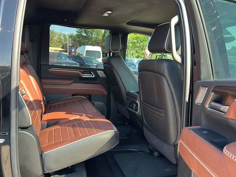 Used 2025 GMC Sierra 2500 Denali Ultimate AWD/4WD image 18
