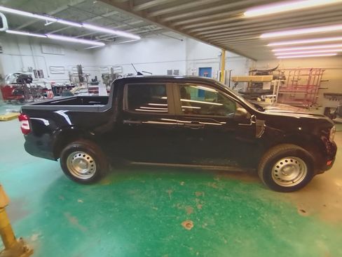 Used 2024 Ford Maverick XL image 2