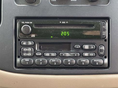 Used 2002 Ford E-150 and Econoline 150 image 3