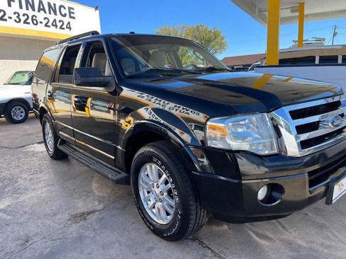 Used 2013 Ford Expedition XLT image 3