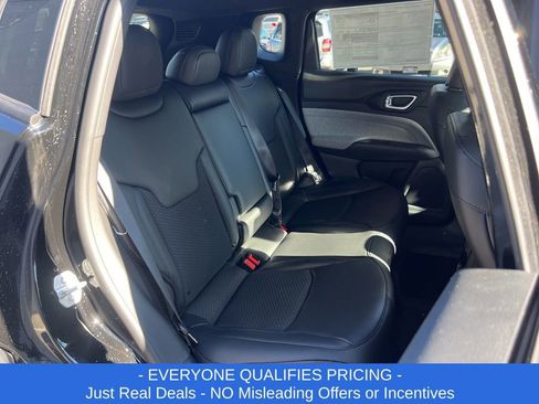 New 2026 Jeep Compass Latitude image 23