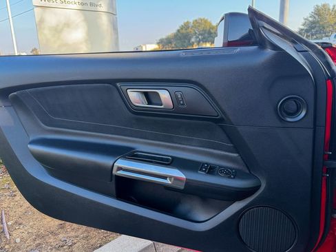 Used 2016 Ford Mustang Shelby GT350 w/ Technology Package image 19