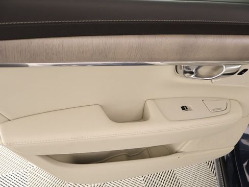 Used 2024 Volvo S90 T8 Ultimate w/ Lounge Package image 17