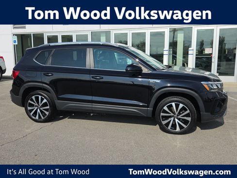Used 2022 Volkswagen Taos SE FWD image 1