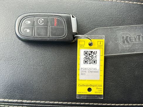 Used 2016 Jeep Cherokee Limited w/ Trailer Tow Group FWD image 36