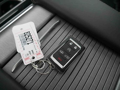 New 2025 Jeep Wagoneer L Series II image 33