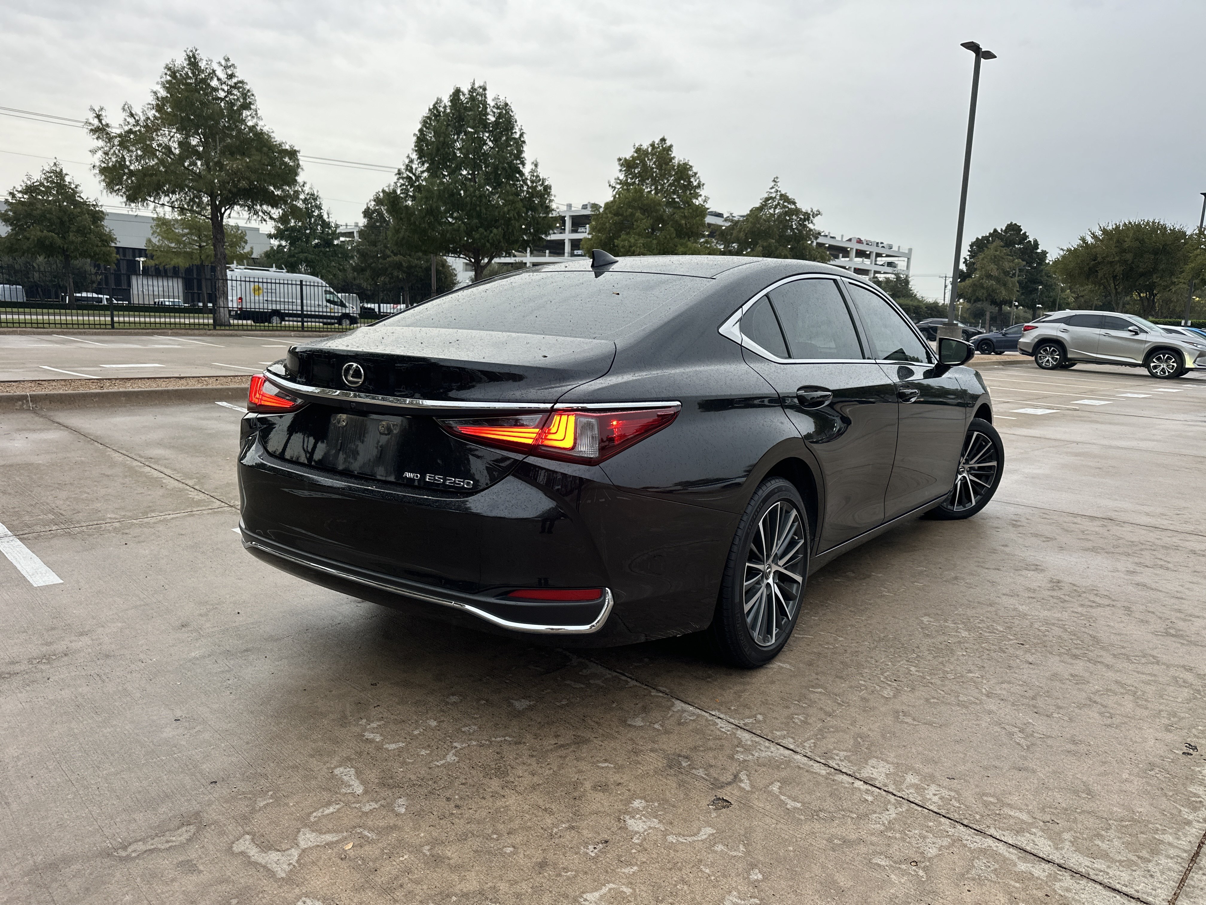 Used 2024 Lexus ES 250 w/ Premium Package AWD/4WD image 2