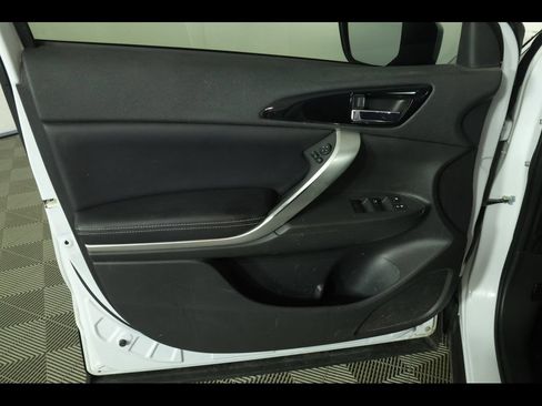 Used 2022 Mitsubishi Eclipse Cross SE FWD image 17
