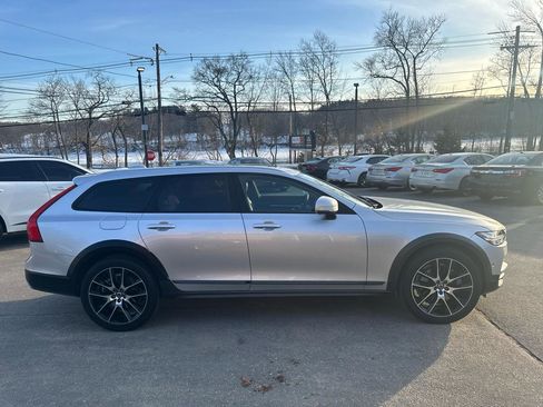 Used 2017 Volvo V90 T6 Cross Country image 7