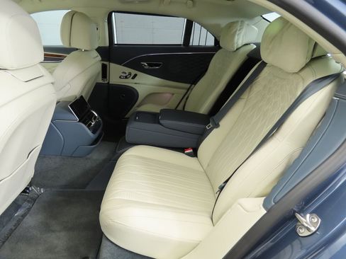 Certified 2020 Bentley Flying Spur W12 image 21