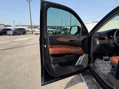 Used 2018 Cadillac Escalade Premium Luxury image 19