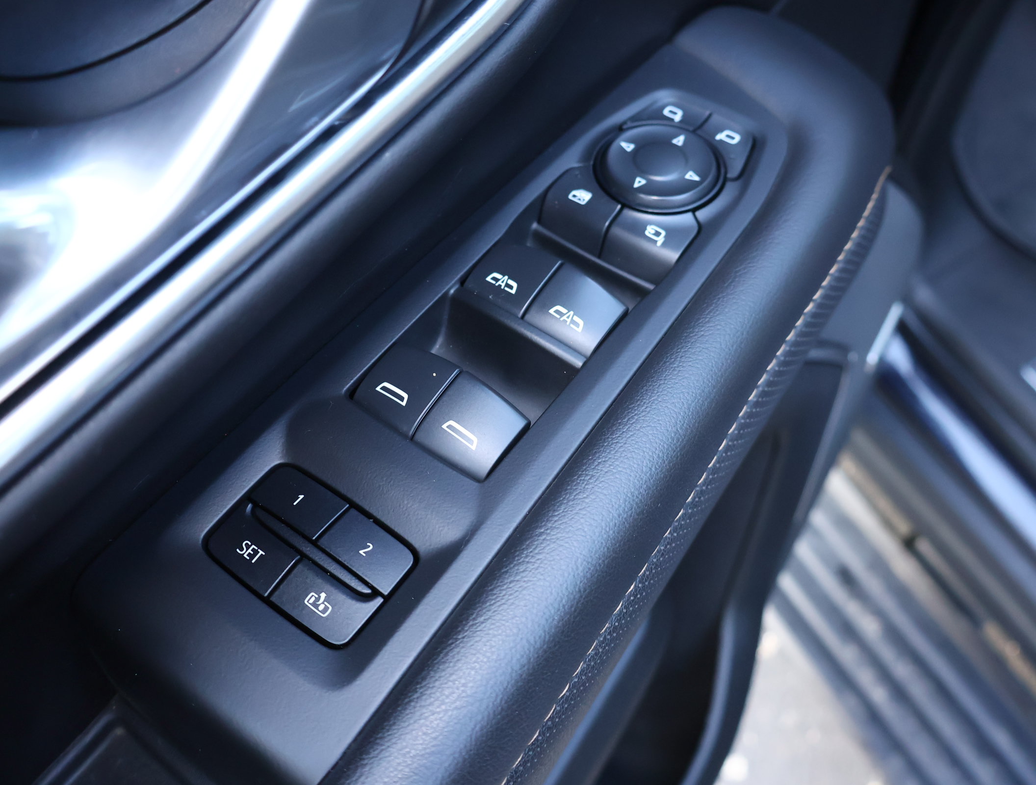 Used 2023 GMC Yukon XL AT4 w/ LPO, Floor Liner Package AWD/4WD image 8