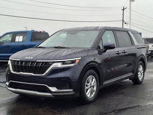 Certified 2024 Kia Carnival LX image 2