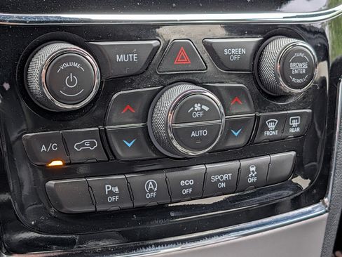 Used 2019 Jeep Grand Cherokee Limited w/ Luxury Group II AWD/4WD image 23