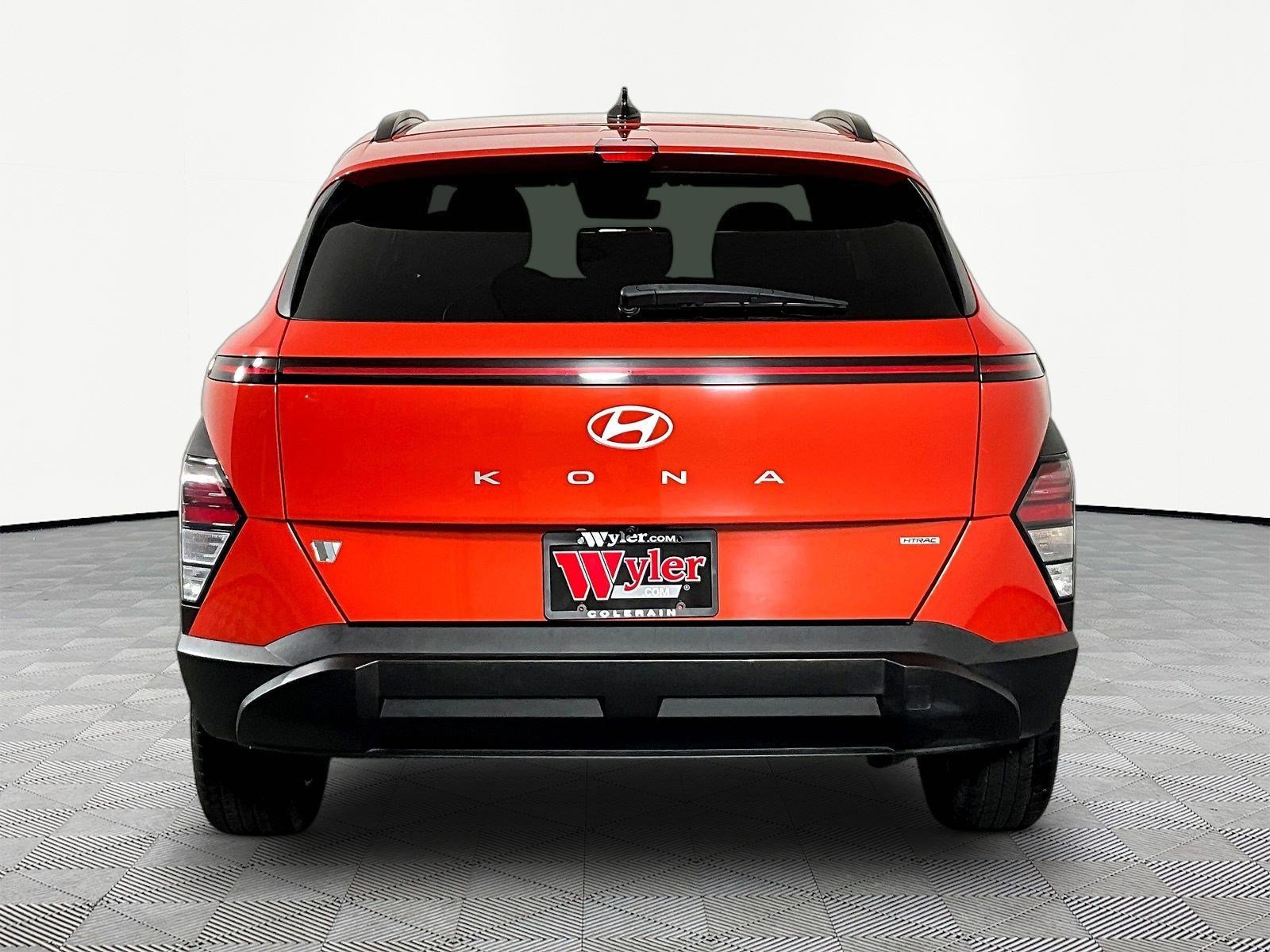 Used 2025 Hyundai Kona SEL AWD/4WD image 5