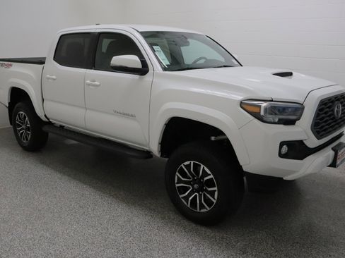 Used 2023 Toyota Tacoma TRD Sport AWD/4WD image 4
