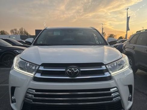 Used 2018 Toyota Highlander Limited image 3