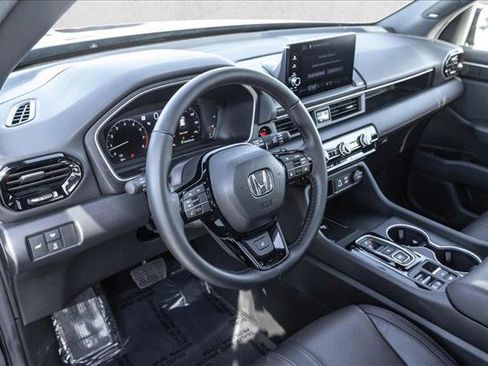 Used 2025 Honda Pilot Black Edition image 10
