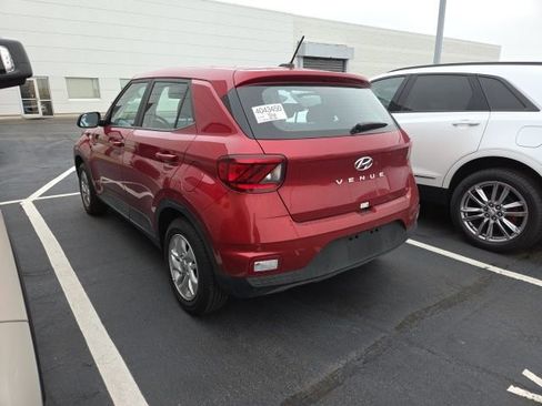 Used 2025 Hyundai Venue SE FWD image 4