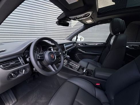 New 2026 Porsche Macan image 4