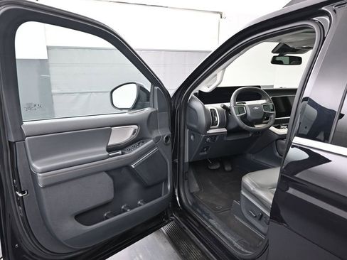 Certified 2023 Ford Explorer ST-Line w/ Class IV Trailer Tow Package image 9