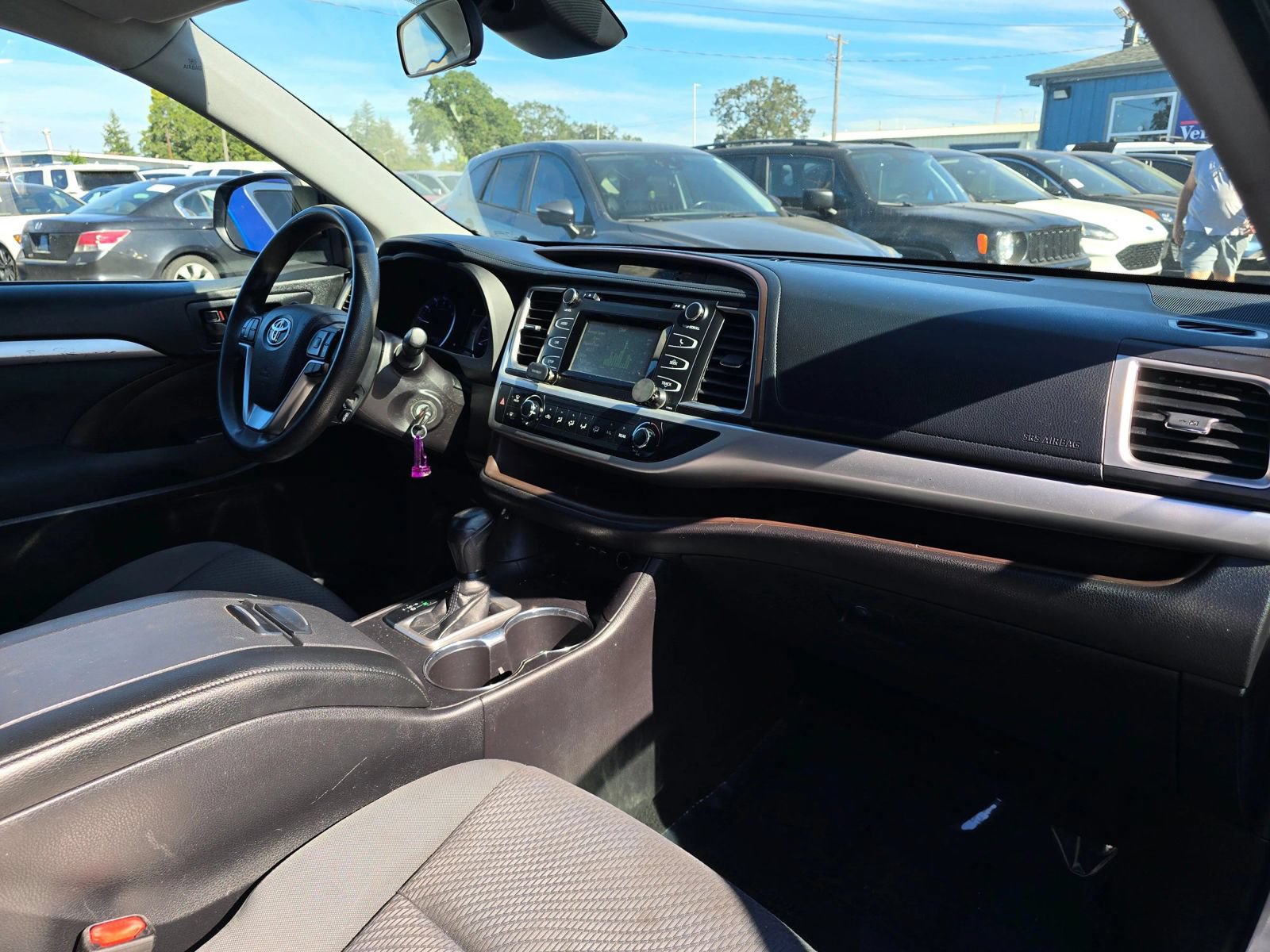 Used 2019 Toyota Highlander LE FWD image 9