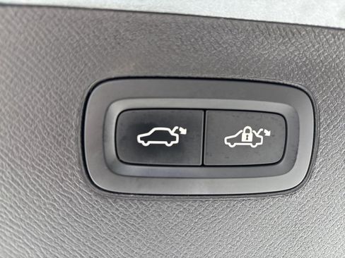 Used 2020 Volvo XC90 T6 Momentum w/ Protection Package Premier image 52