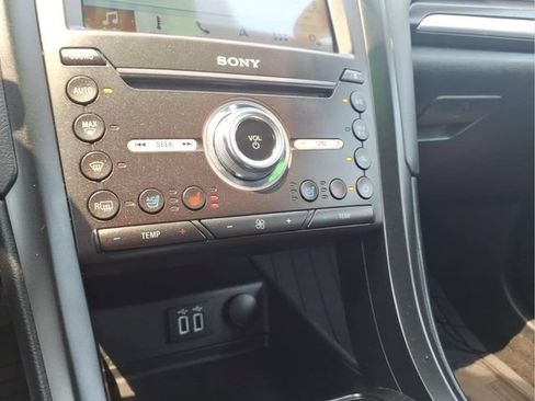 Used 2019 Ford Fusion Energi Titanium FWD image 19